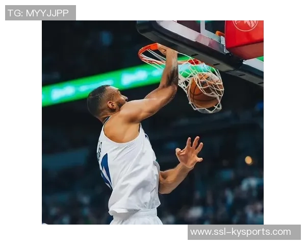 飞虎出击!锡安惊艳单臂补扣文班无奈成背景板未能起跳 飞虎出击!锡安惊艳单臂补扣文班无奈成背景板未能起跳