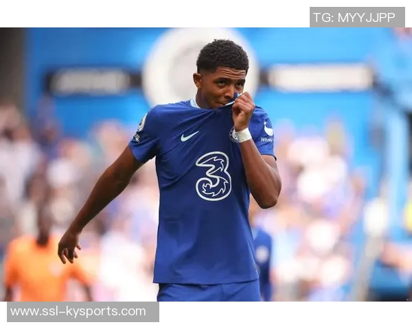 罗马诺罕见长文力挺马奎尔鼓励他勇敢追梦不惧世人指责